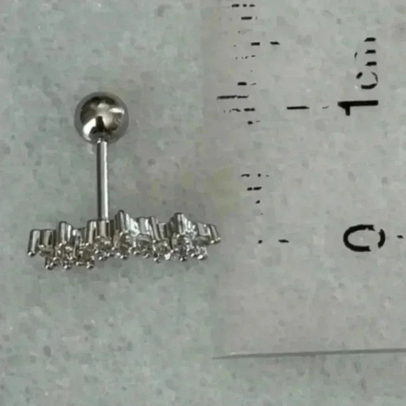 Silver Flower Arch Crystal Flower Cartilage Earring 

Brand New - Picture 2 of 4